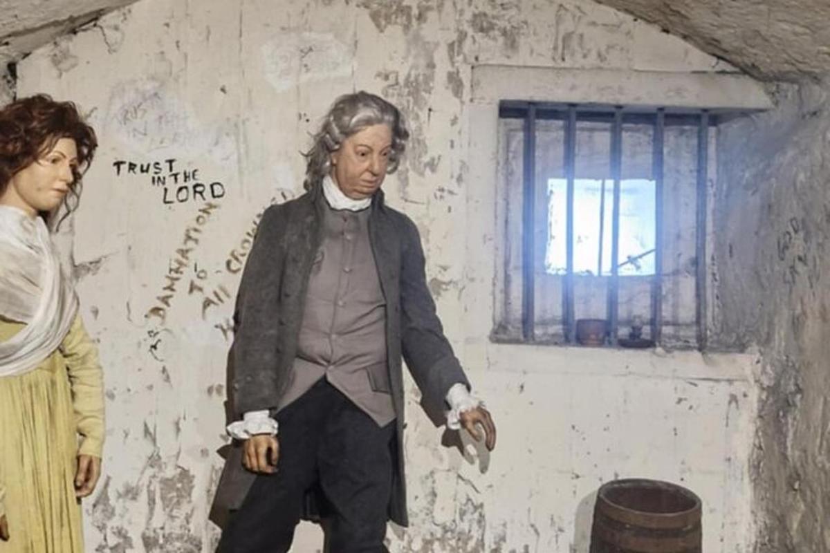 et maleri av en mann som står i et rom