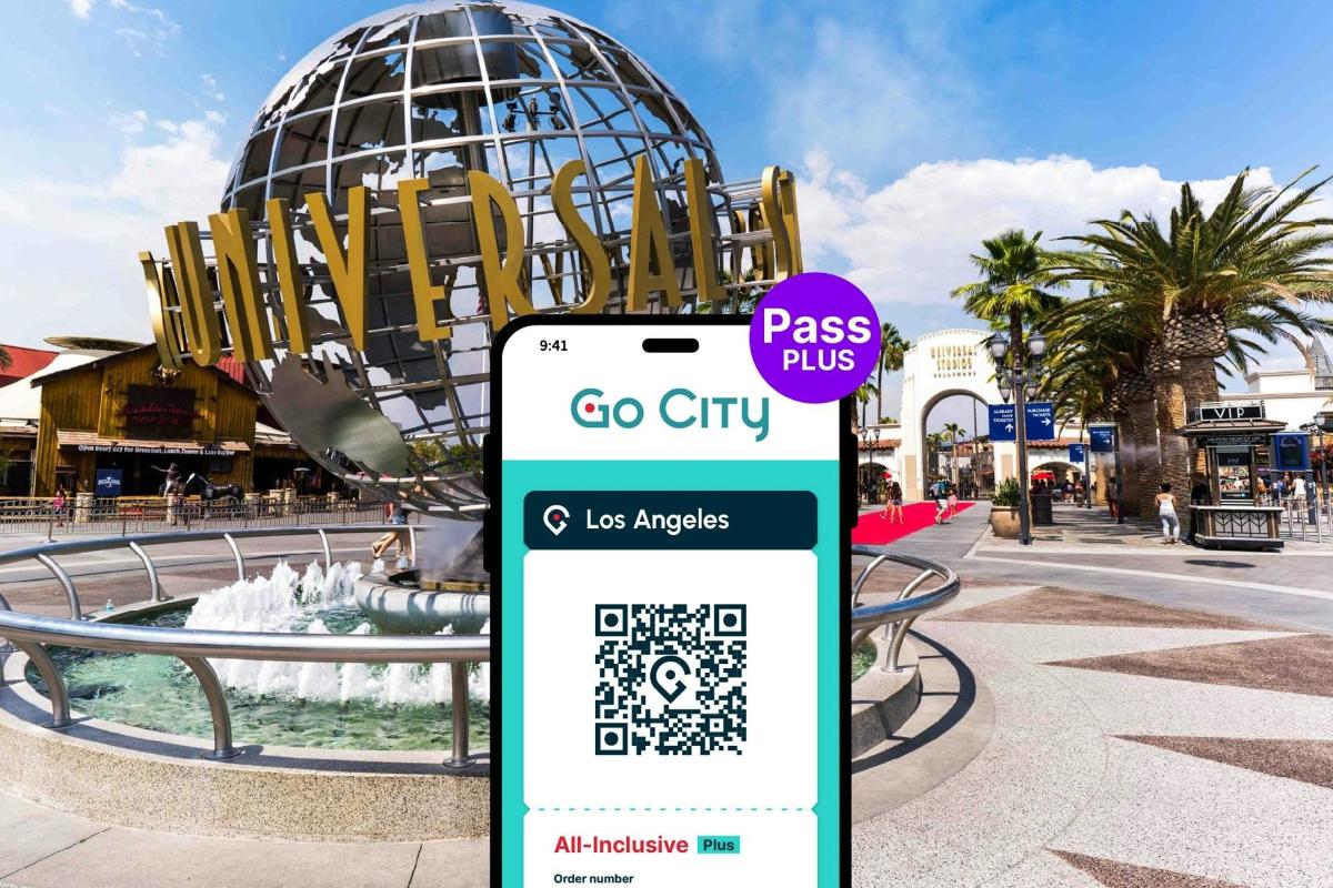 mobilni telefon z napisom »Go City« pred vodnjakom
