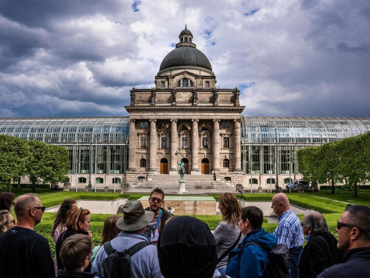 a crowd of people standing in front of a building