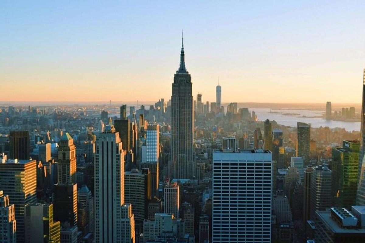 a view of the empire state building in the city