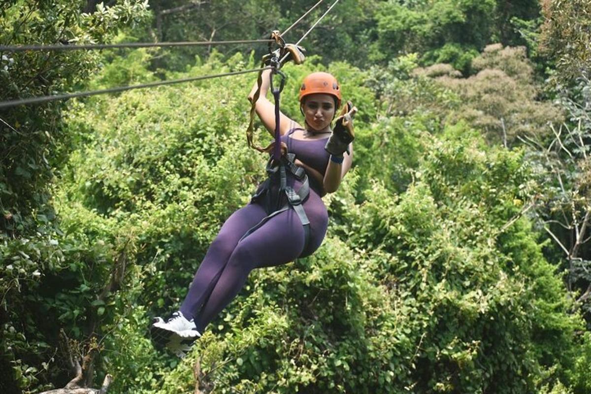 žena letící vzduchem na zipline