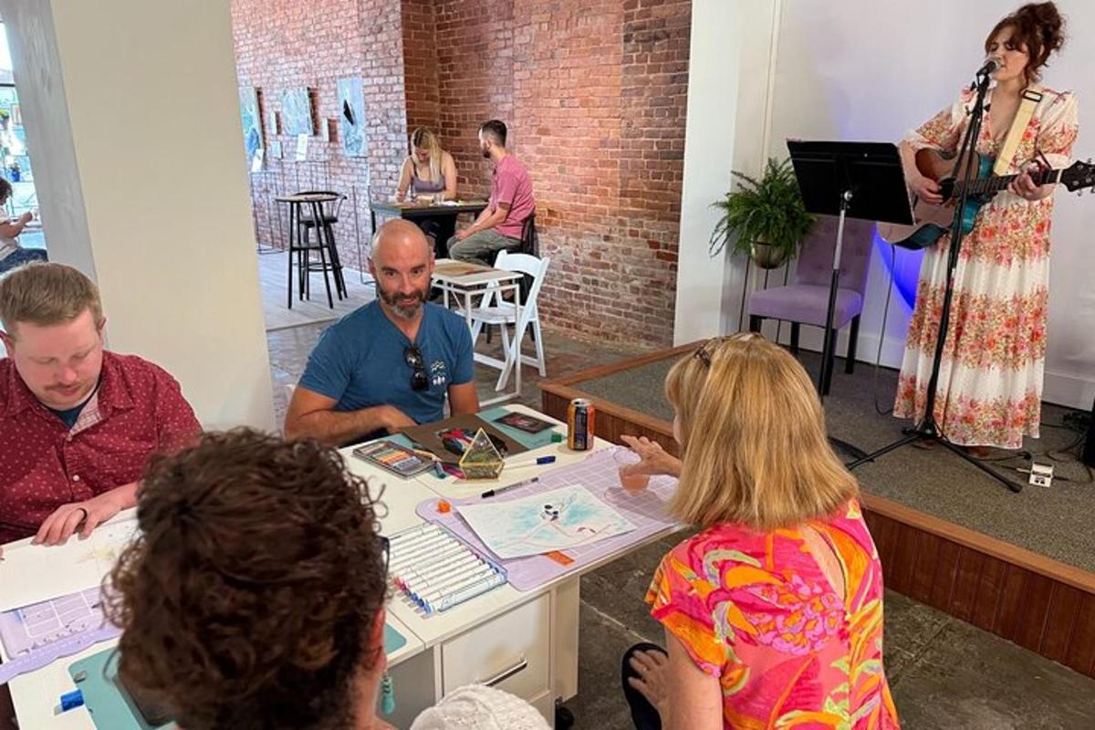 一群人围坐在房间里的一张桌子旁