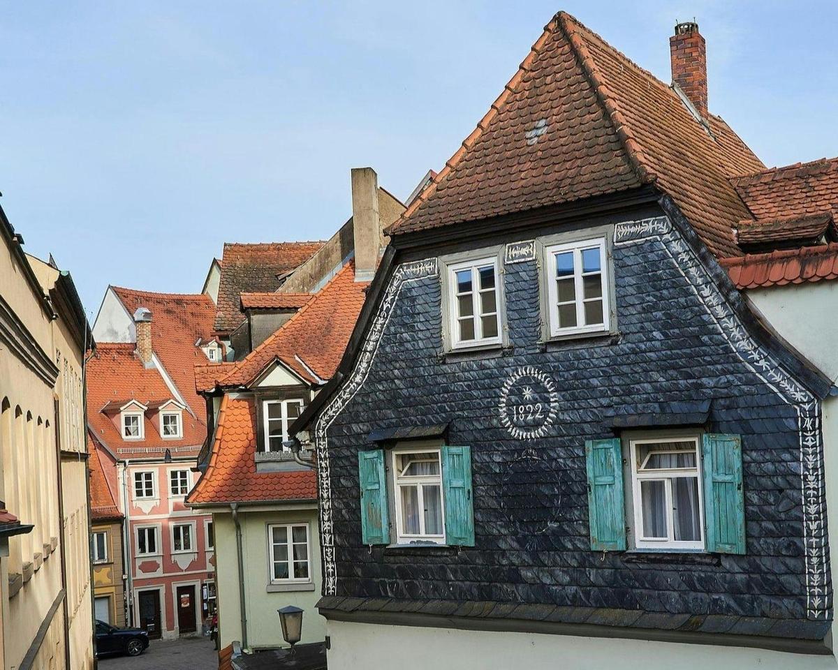 budova s malbou na boku