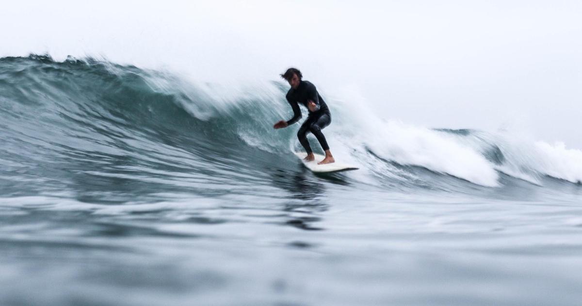 a man riding a wave on a surfboard in the ocean