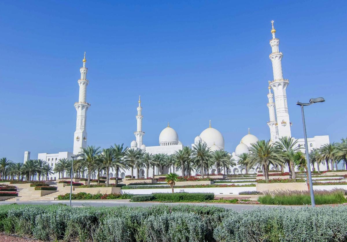 a mosque with white domes and white minarets