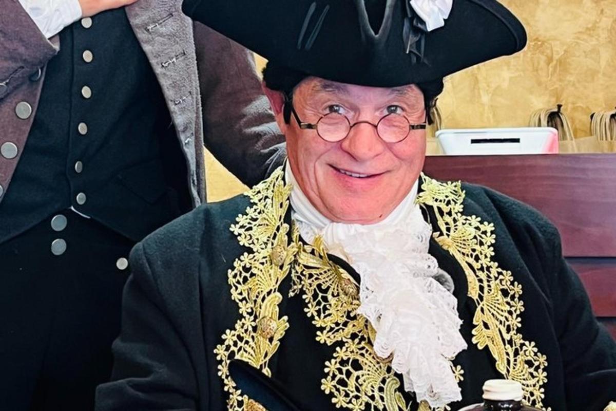 an older man wearing a hat and glasses