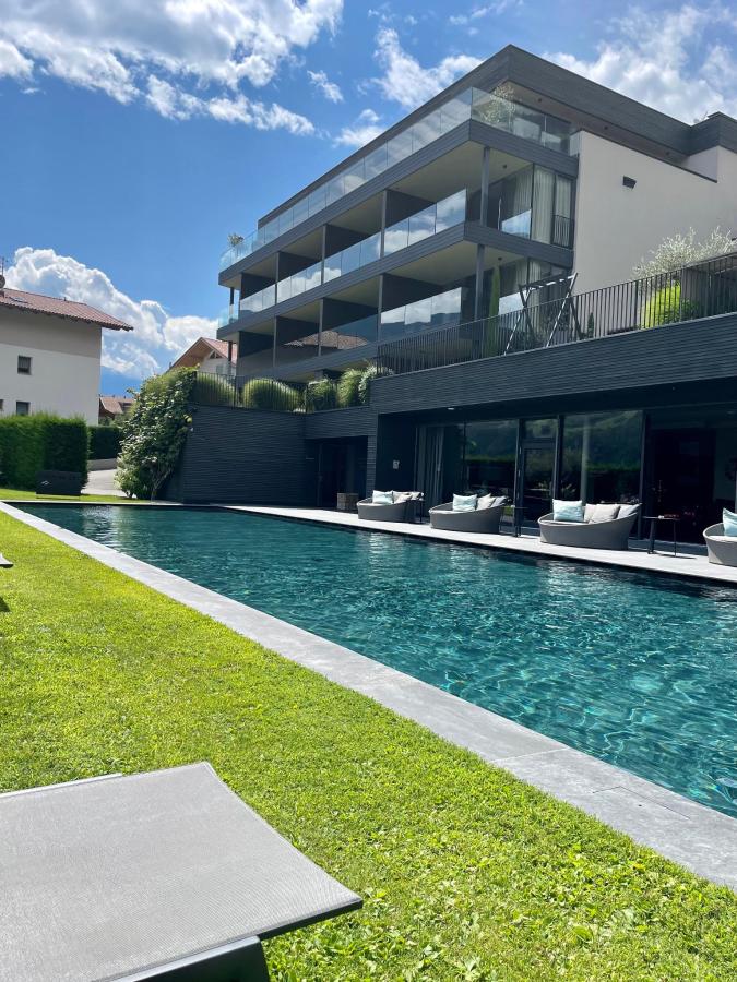 Piscina di Mair Am Ort Living Hotel B&B o nelle vicinanze