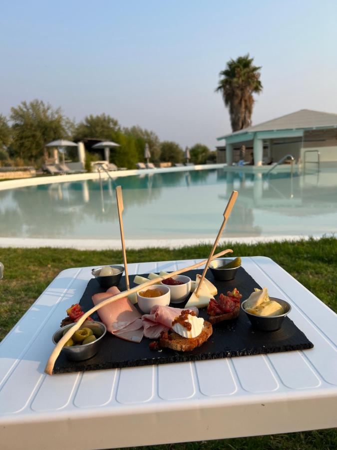 Piscina di Cambiocavallo Resort o nelle vicinanze