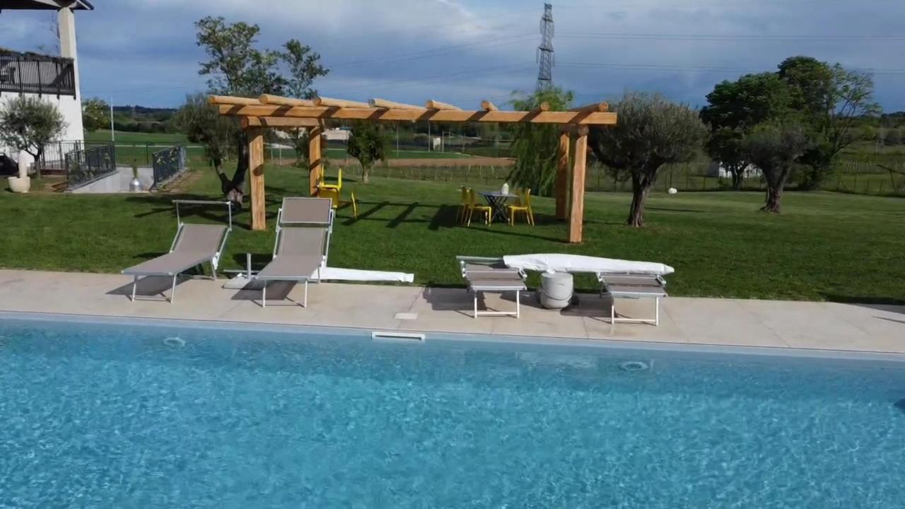 Piscina di Bed and Breakfast Le Giale o nelle vicinanze