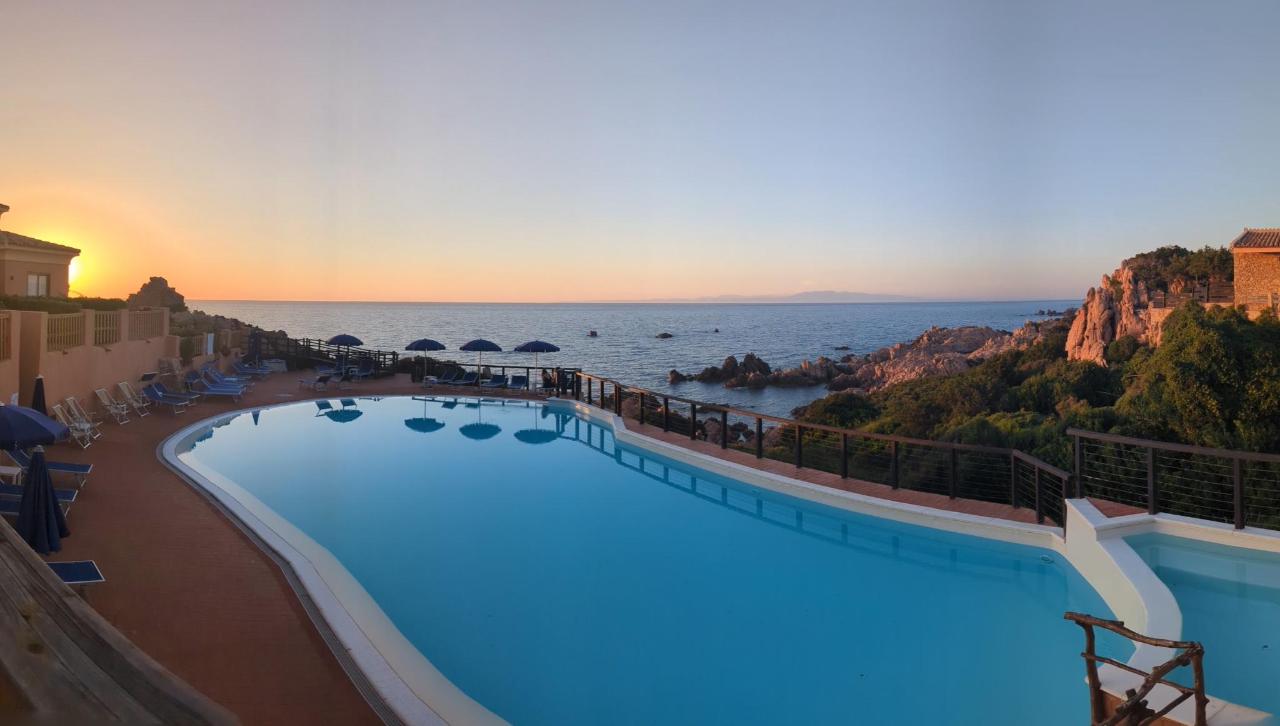 Piscina di Hotel Costa Paradiso o nelle vicinanze