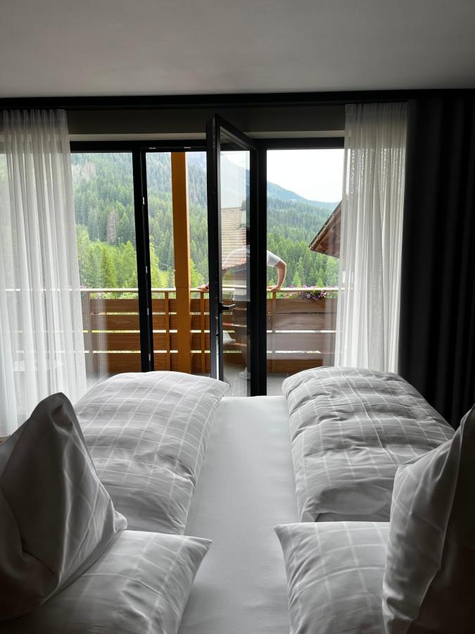 Letto o letti in una camera di Hotel DAS ROYAL in Obereggen