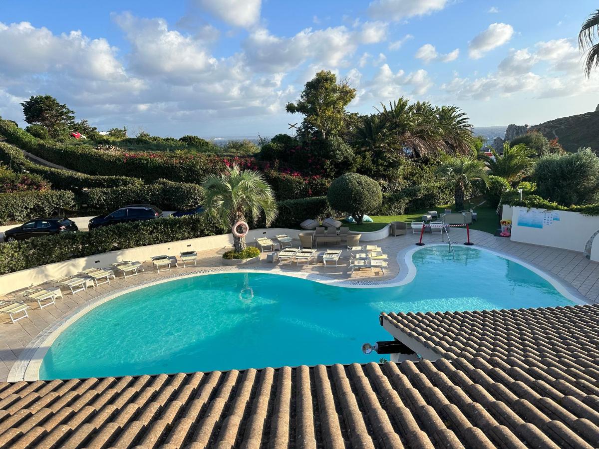 Piscina di Hotel Corallaro o nelle vicinanze