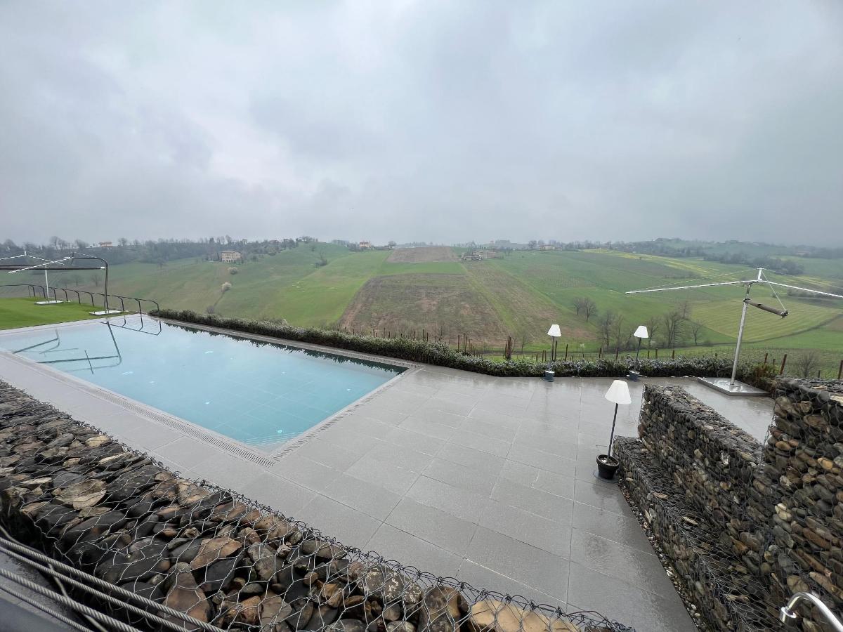 Piscina di Agriturismo Opera 02 o nelle vicinanze
