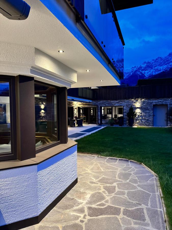 Piscina di Aparthotel Familiaris - Family Apartments - Pools & Spa in Dolomites o nelle vicinanze