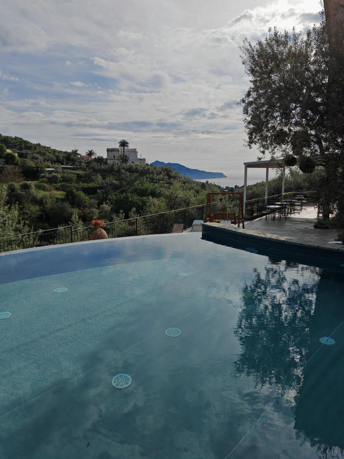 Piscina di Oleum o nelle vicinanze
