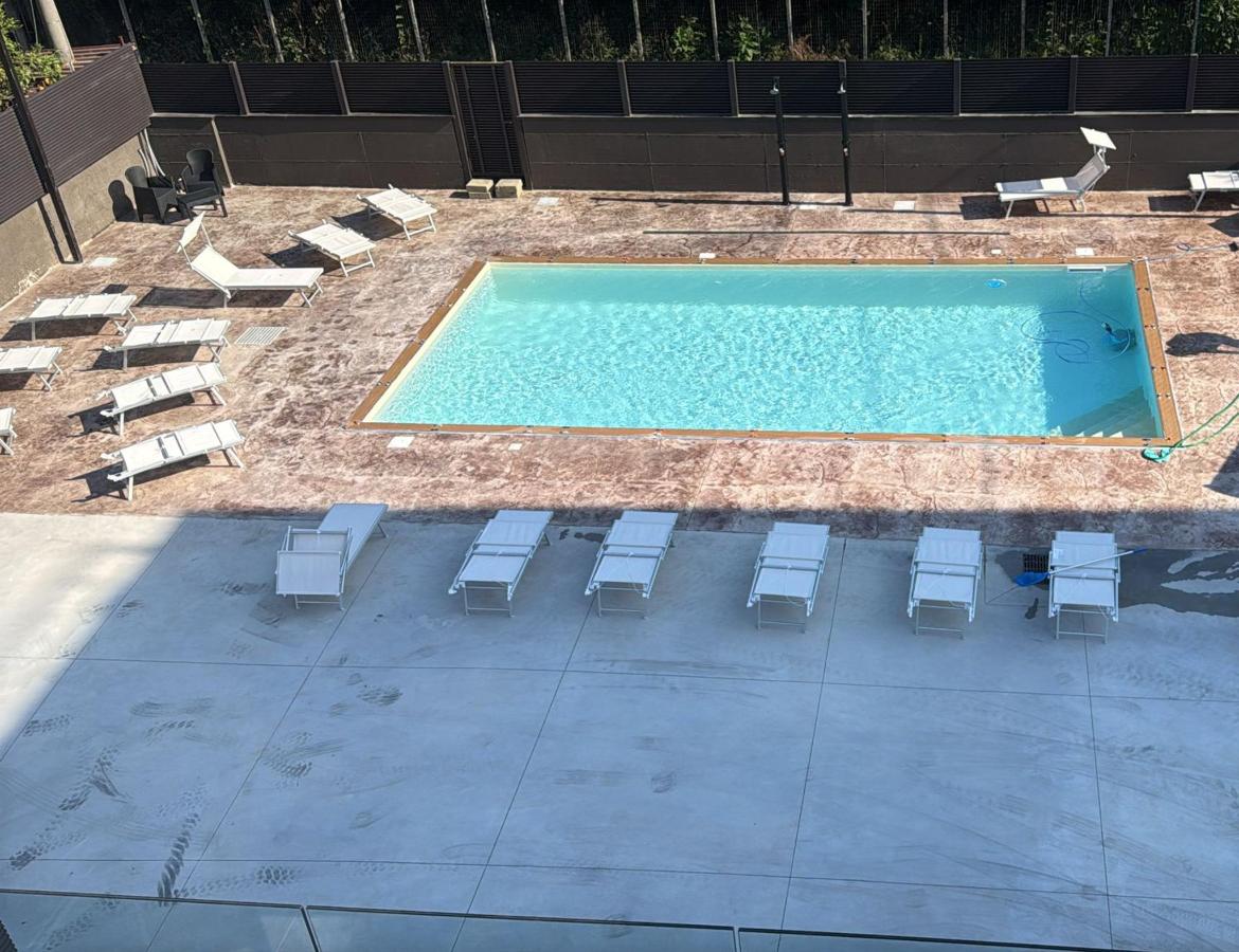 Piscina di Coast to Coast Rooms & Pool Parcheggio e Piscina vicino Pompei o nelle vicinanze