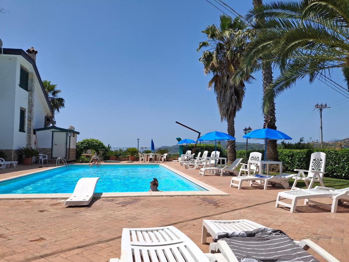 Piscina di Oasi Verde o nelle vicinanze
