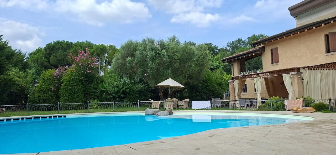 Piscina di Casale la Meridiana o nelle vicinanze