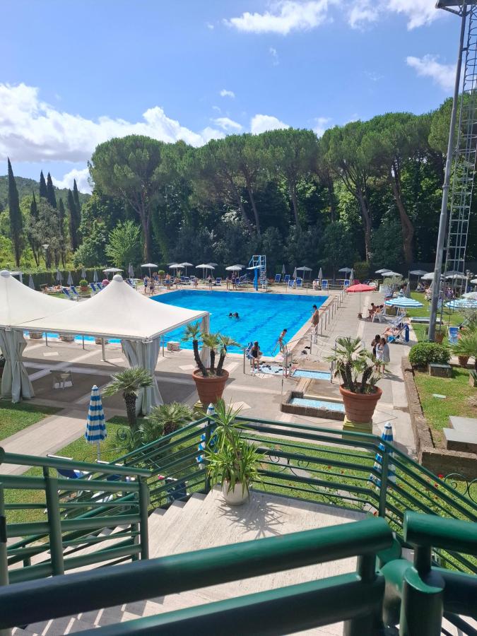 Piscina di Hotel Country Club o nelle vicinanze