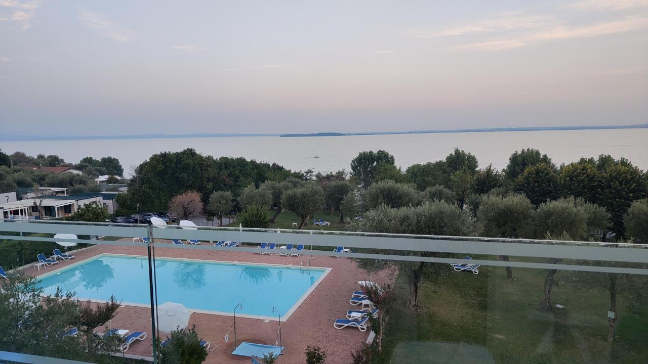 Piscina di Hotel Villa Paradiso Suite o nelle vicinanze