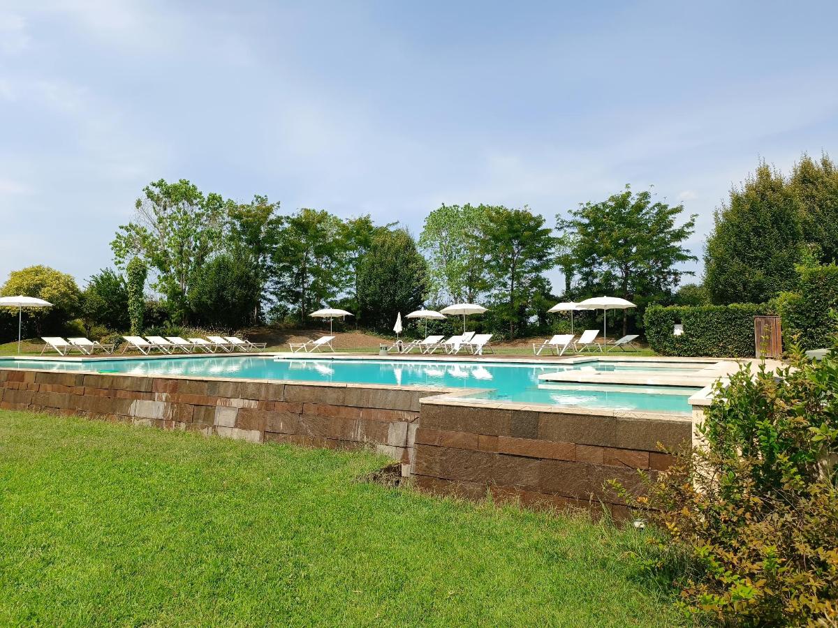 Piscina di Antica Corte la Valle o nelle vicinanze