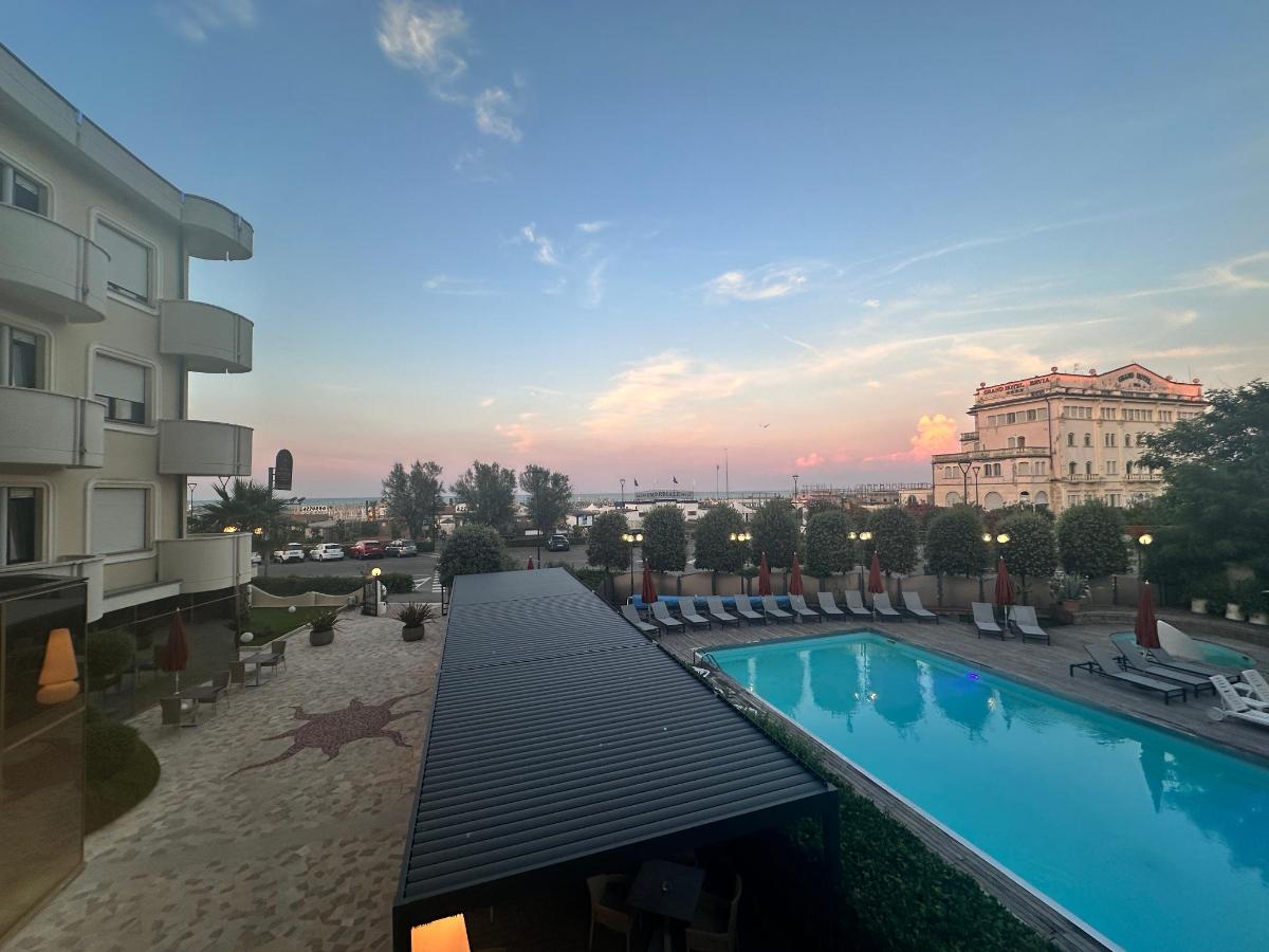 Piscina di Hotel Nettuno o nelle vicinanze