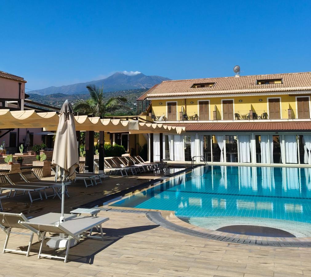 Piscina di La Terra Dei Sogni Country Hotel o nelle vicinanze
