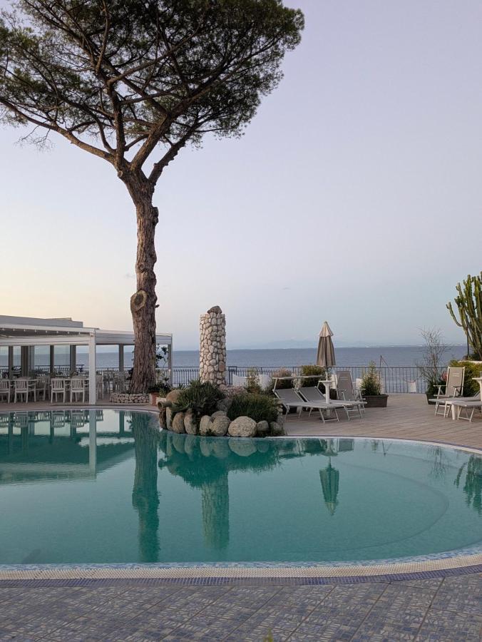 Piscina di Hotel L'Approdo o nelle vicinanze