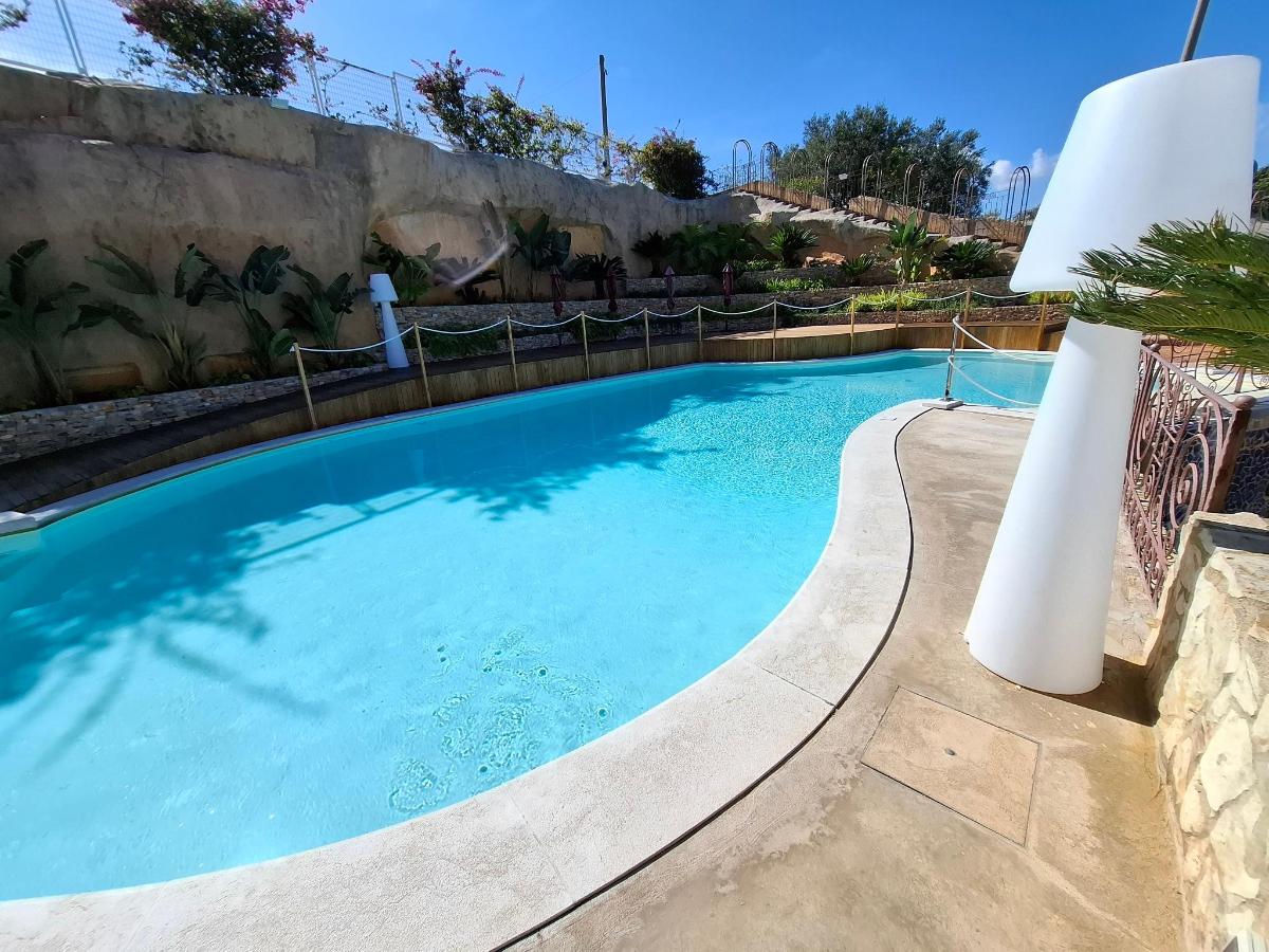 Piscina di Villa Vittoria Hotel o nelle vicinanze