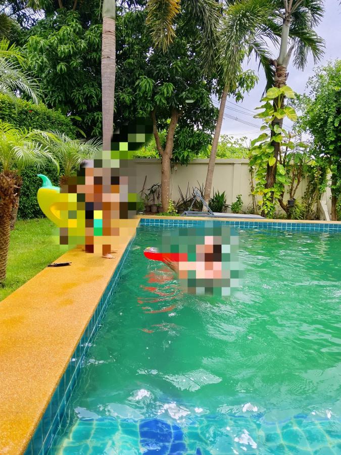 The swimming pool at or close to Bangsaray Villa