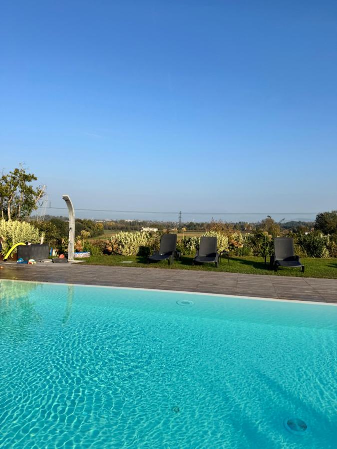 Piscina di Agriturismo Colle Dei Pivi o nelle vicinanze