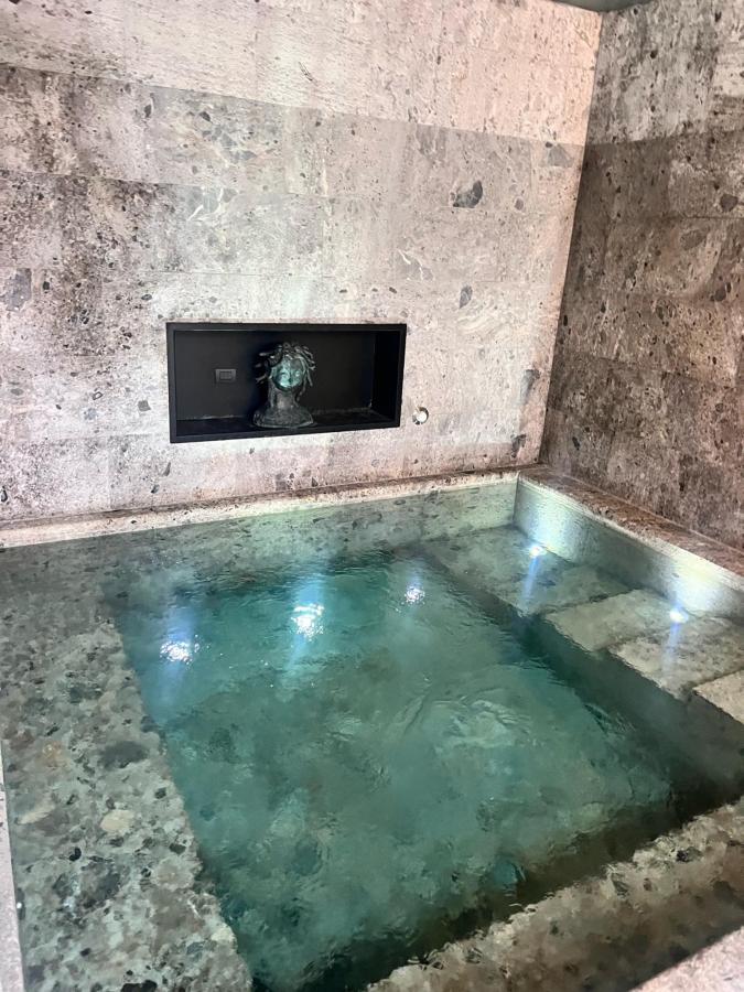 Piscina di PODERE 1384 o nelle vicinanze
