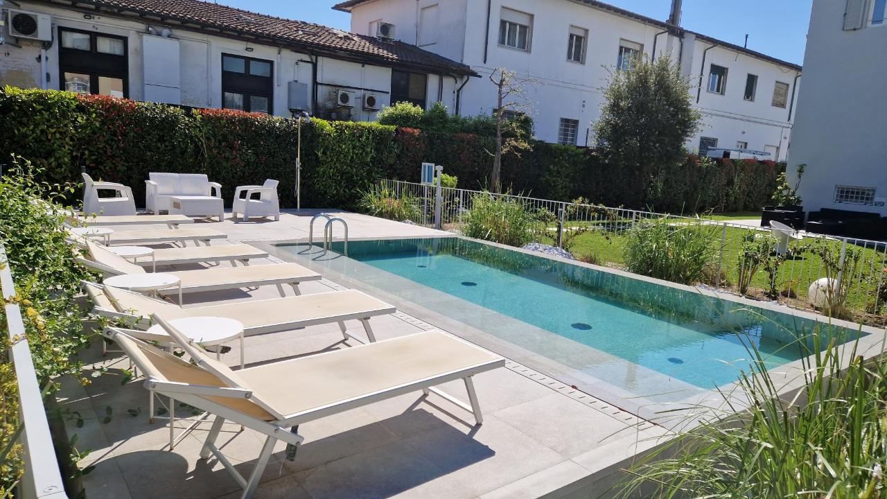 Piscina di Villa Fedora Luxury Suites o nelle vicinanze