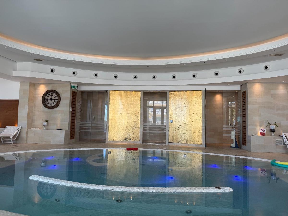 Piscina di Hotel Corallo o nelle vicinanze