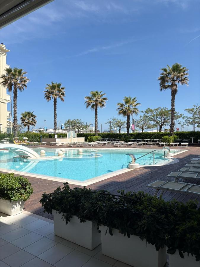 Piscina di Hotel Corallo o nelle vicinanze