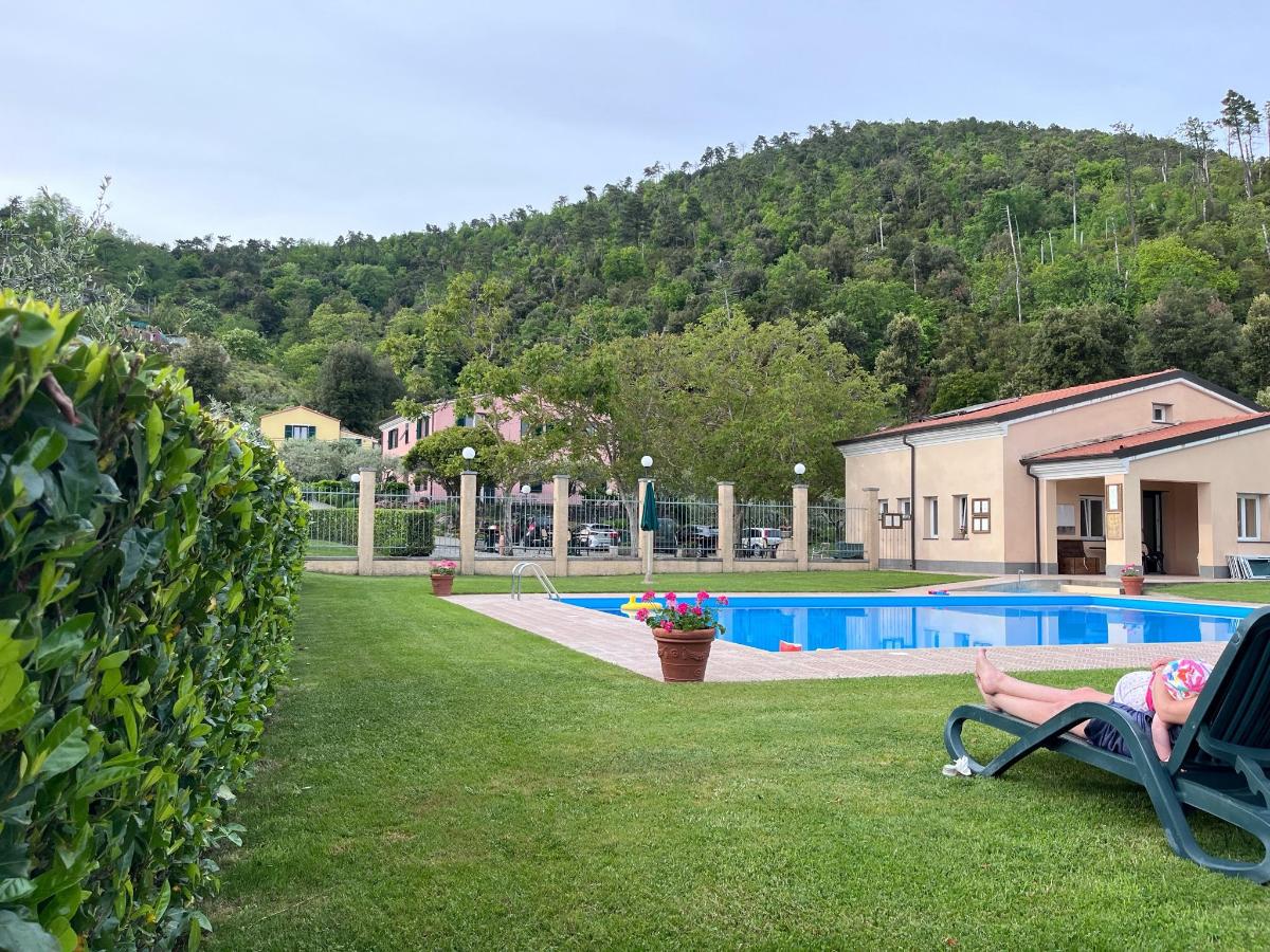 Piscina di Hotel La Rossola Resort & Natura Bonassola la Porta delle 5 Terre o nelle vicinanze