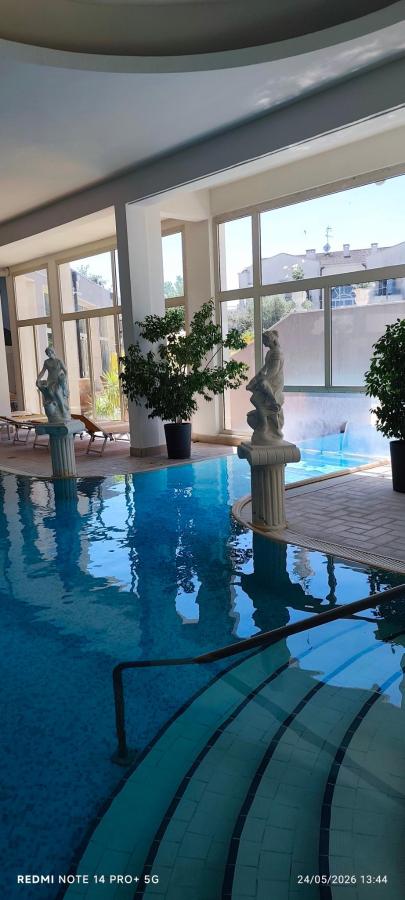 Piscina di Hotel Terme Helvetia o nelle vicinanze
