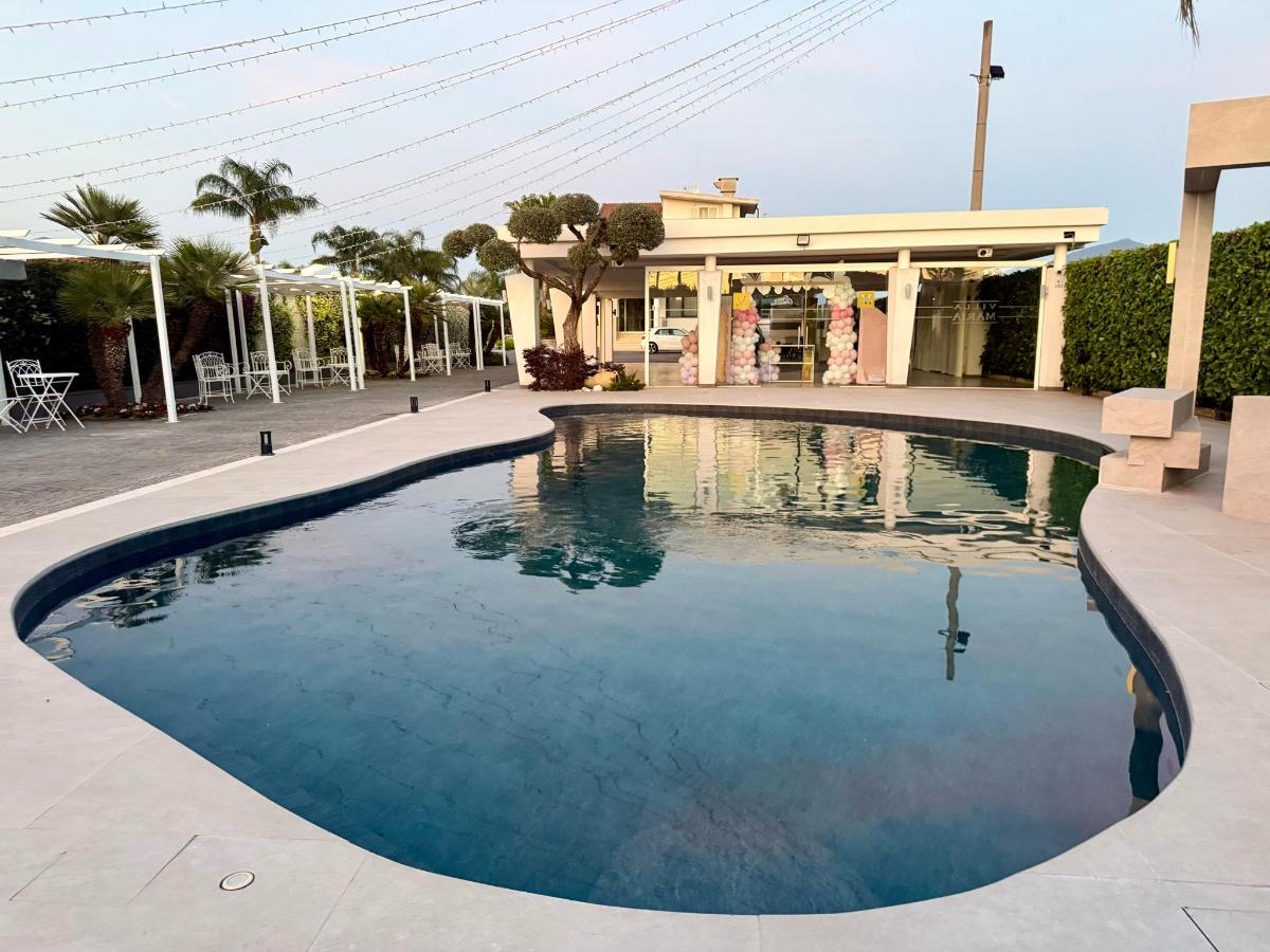 Piscina di Hotel Nelton o nelle vicinanze