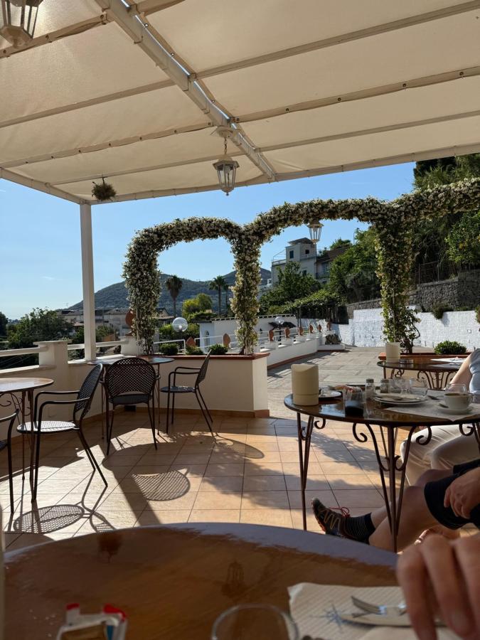 Balcone o terrazza di Hotel Villa D'Orta