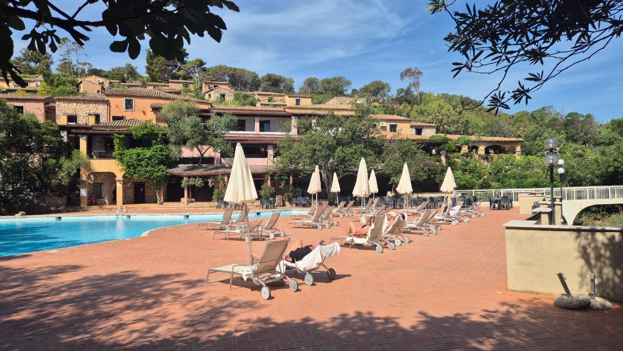 Piscina di Arbatax Park Resort - Borgo Cala Moresca by Falkensteiner o nelle vicinanze