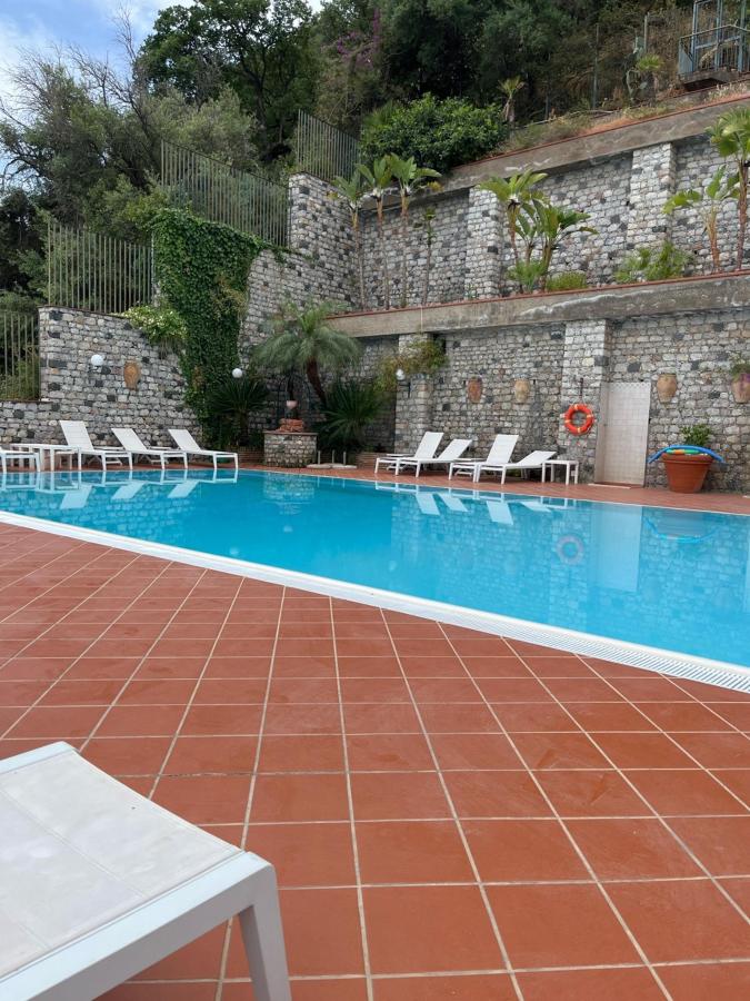 Piscina di Hotiday Taormina Baia o nelle vicinanze