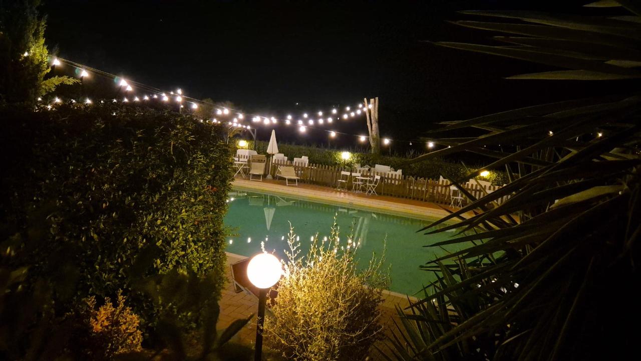 Piscina di Agriturismo Marrucola o nelle vicinanze