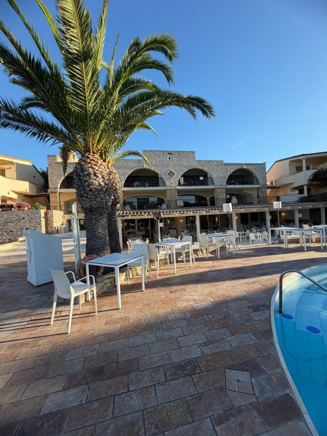 Piscina di Hotel Costa dei Fiori o nelle vicinanze