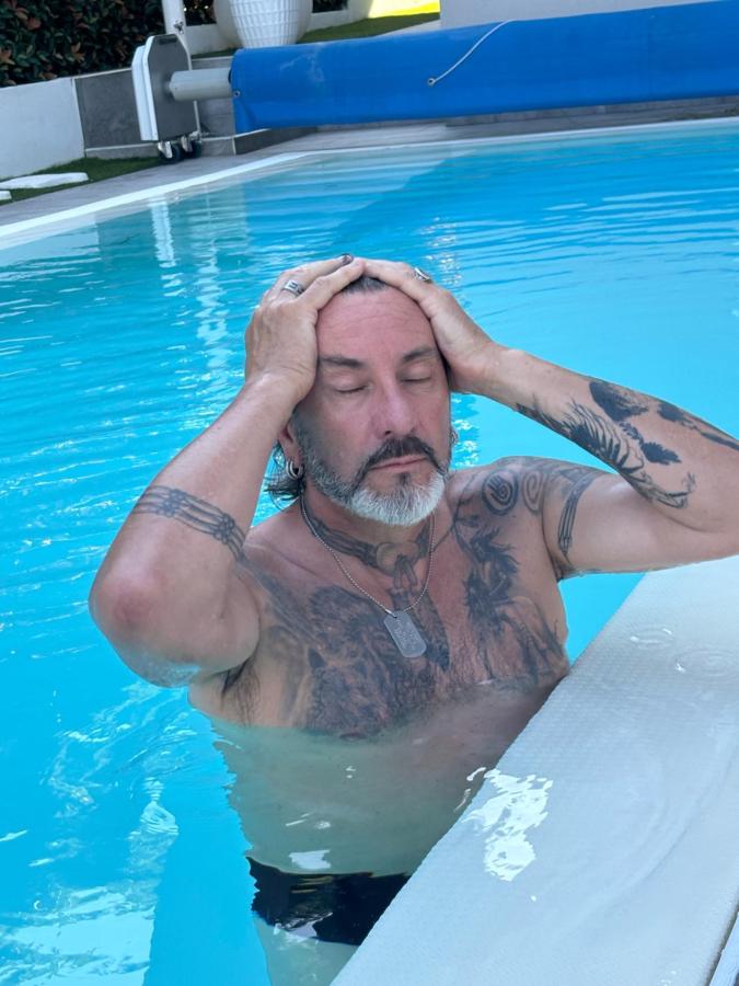 Ospiti di BELLAVISTA EXCLUSIVE B&B in zona centrale con piscina riscaldata-Jacuzzi vista lago LA COLAZIONE viene servita in una pasticceria esclusiva in centro-vicina alla struttura-animali di piccola taglia ammessi su richiesta