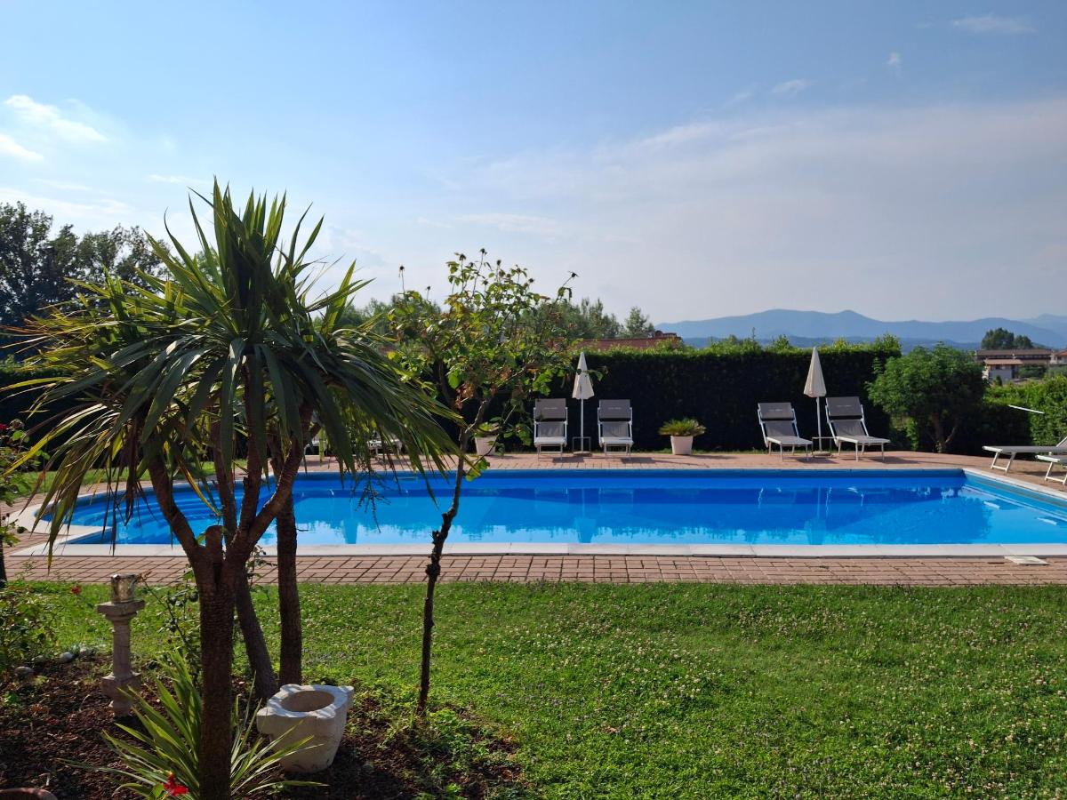 Piscina di B&B Villa Fiorini o nelle vicinanze