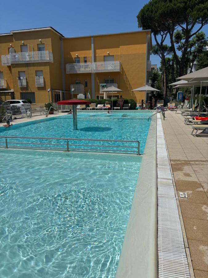 Piscina di Essenza Residence o nelle vicinanze