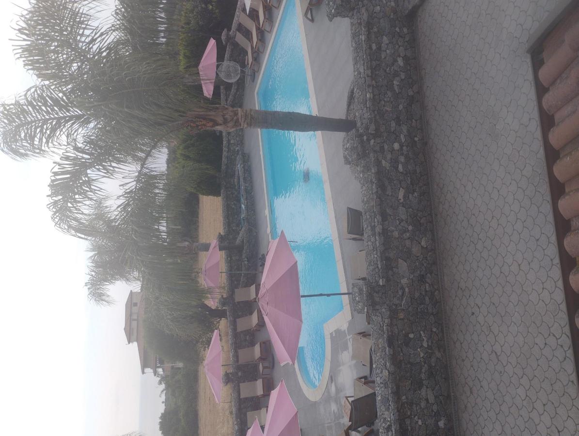 Piscina di Esclusivo Residence di 6 Appartamenti con Piscina Privata a Capo Vaticano o nelle vicinanze