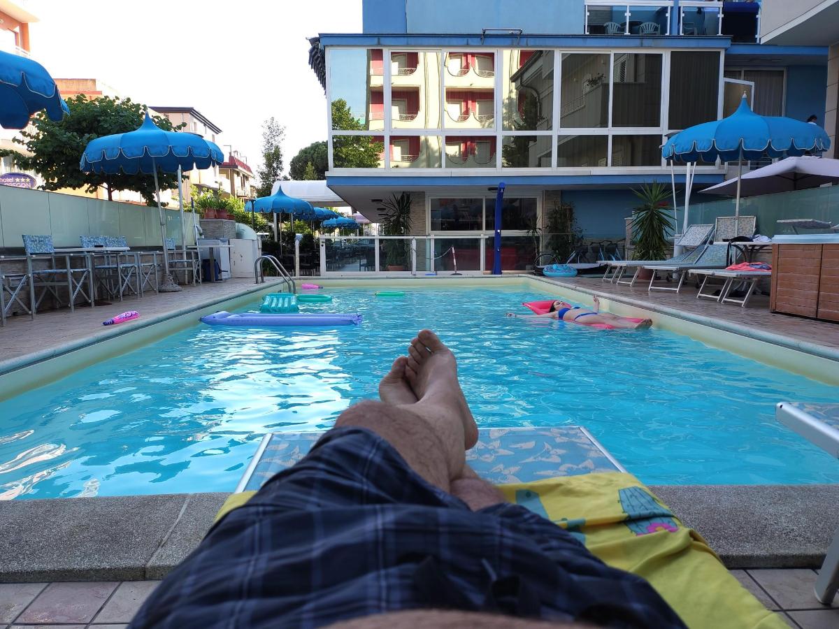 Piscina di Hotel Cristina o nelle vicinanze
