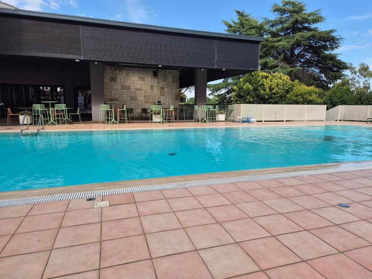 Piscina di Belstay Roma Aurelia o nelle vicinanze