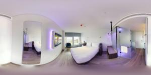 Gallery image of YOTEL Porto in Porto